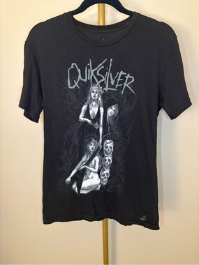 Vintage Y2K Quiksilver Gothic Art Graphic Tee